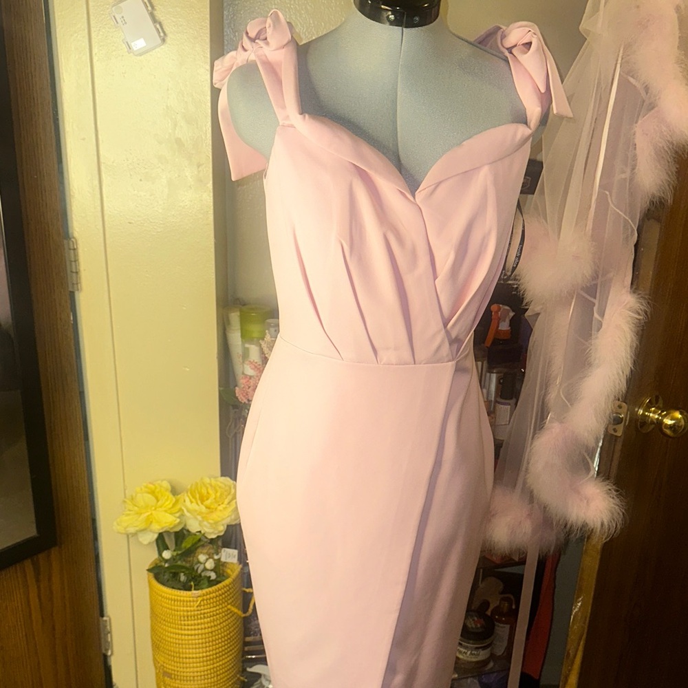 Elegant Pink Sleeveless Dress with bows